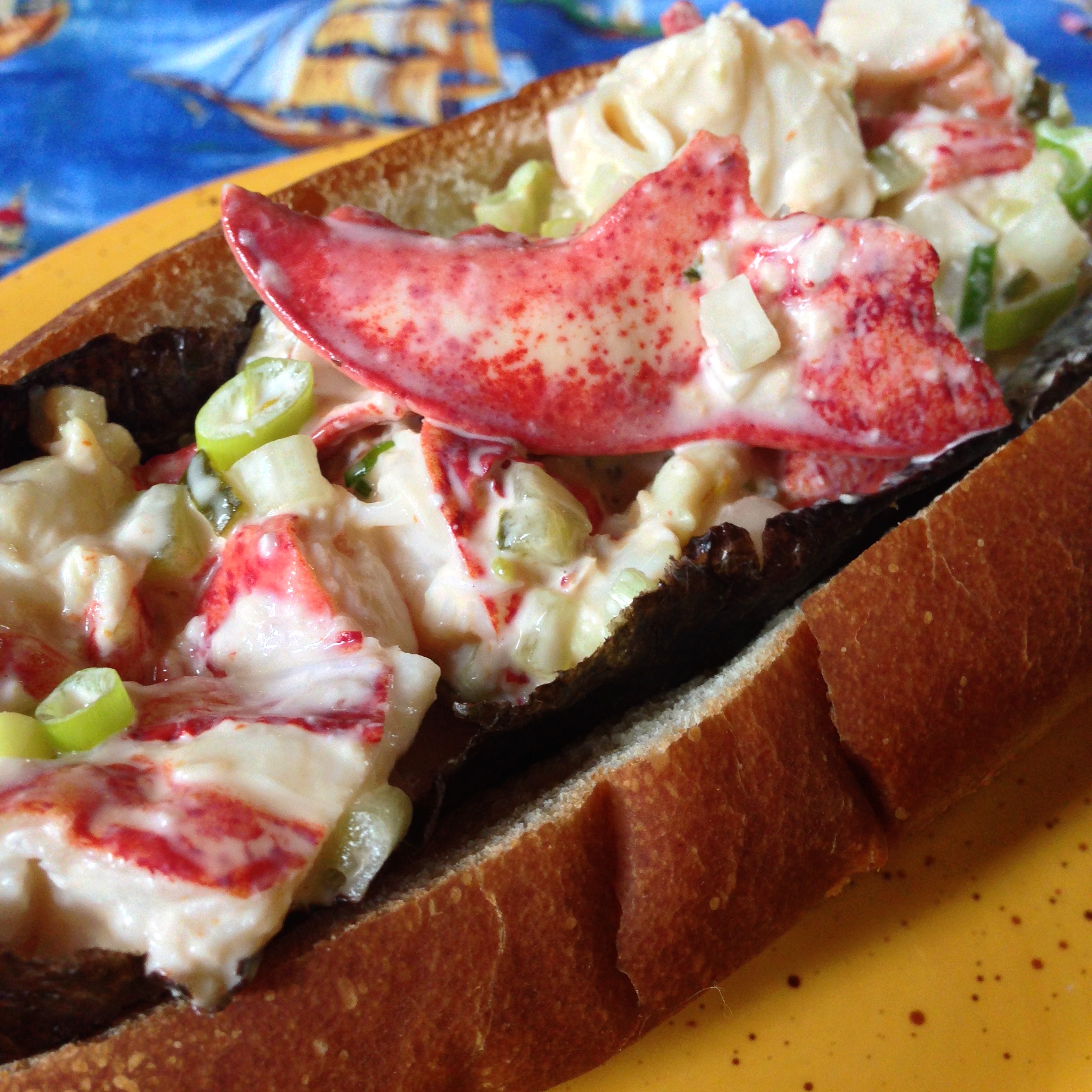 Lobster Roll With Sriracha Mayo and Seaweed